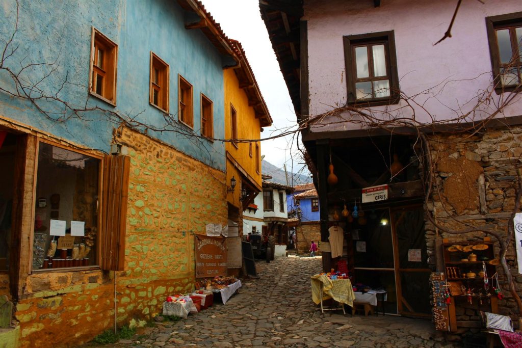 Cumalıkızık renkli evleri ve sokakları