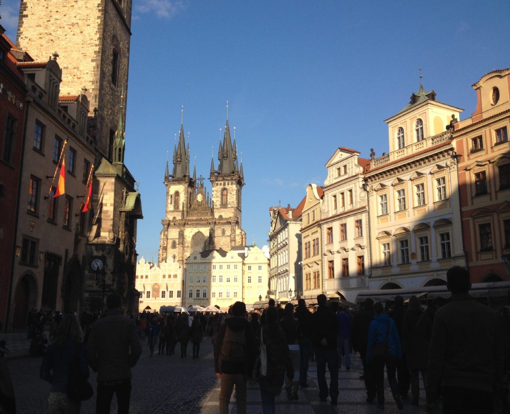 Prag Astronomik Saat Önünde Bekleyen Kalabalık