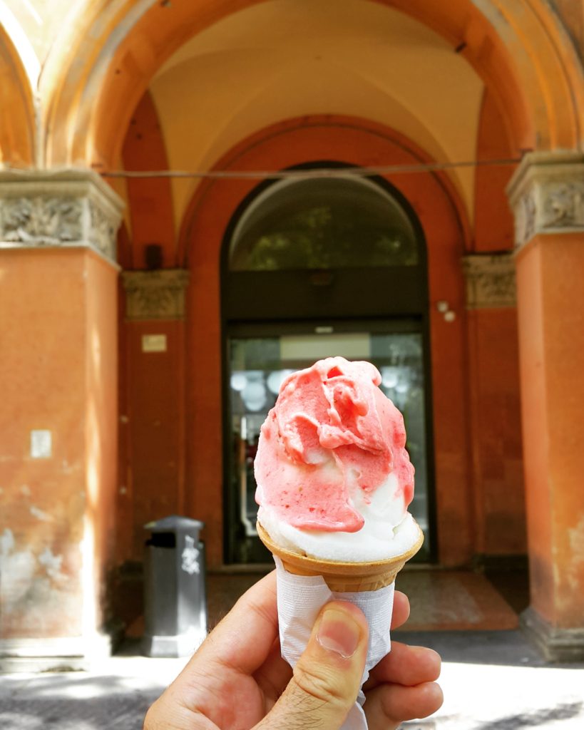 Cremeria Funivia'nın çilekli ve yoğurtlu dondurması