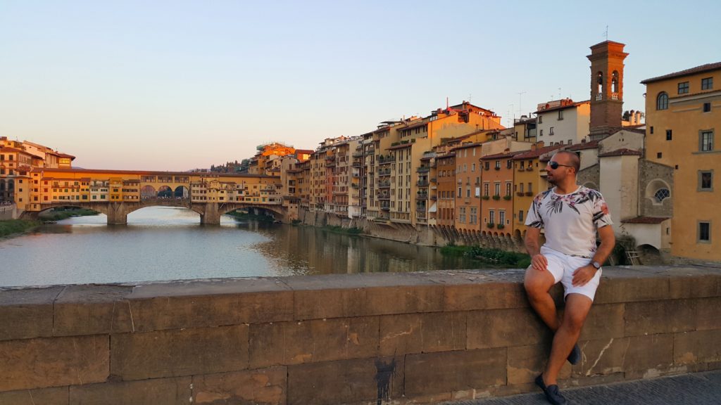 Floransa'nın en güzel manzaralarından: Arno nehri üzerinde yer alan Ponte Vecchio(Eski Köprü)