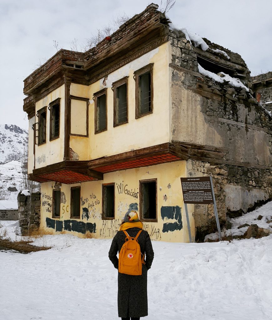 Ahmet Tevfik Paşa Konağı Kars'taki en güzel Osmanlı eserlerinden biri ancak maalesef yıkılmaya terk edilmiş vaziyette!