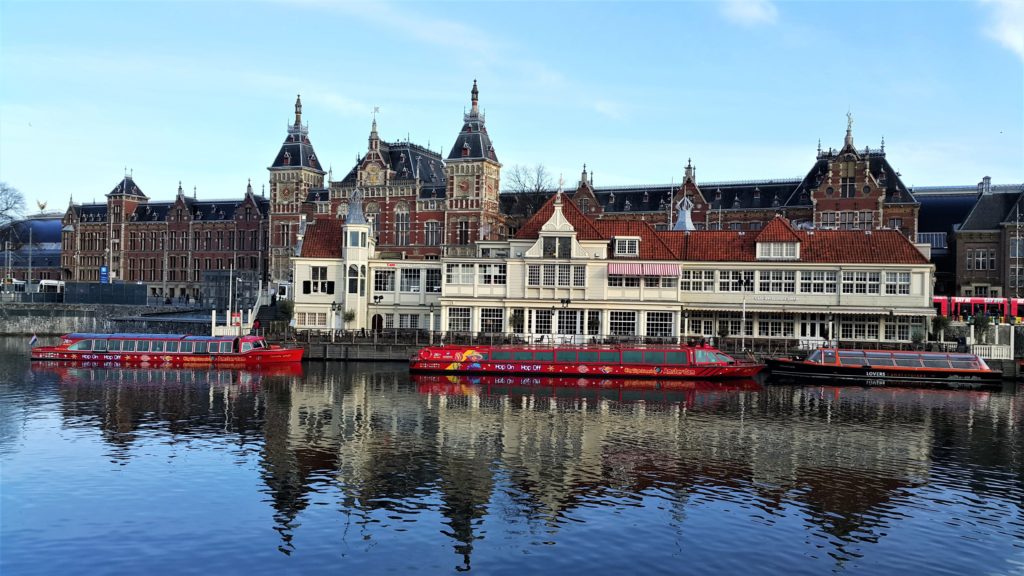 Amsterdam Central Station (Tren Garı)